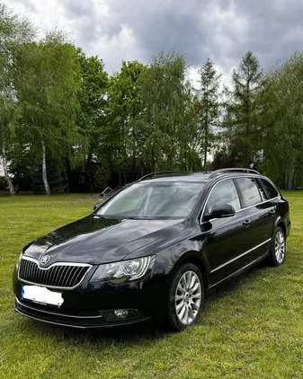 łódzkie Skoda Superb cena 49900 przebieg: 146500, rok produkcji 2014 z Sieradz